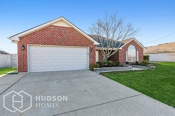 245 Lake Forest Dr — Photo 1