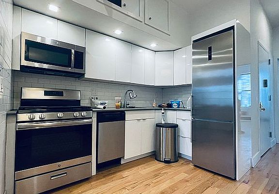 4th image of 38 Melrose St #1L