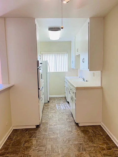 715 E. Providencia Ave — Photo 2