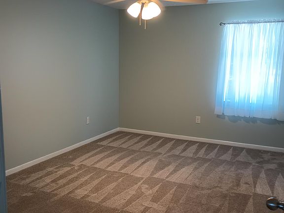 5th image of 823 Russ Lake Dr
