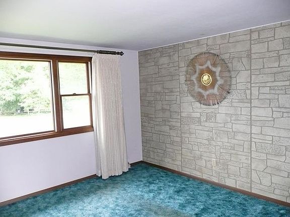 4th image of 1720 Waushara Dr