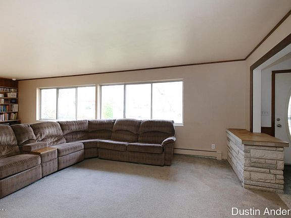 5th image of 1906 Meadowfield Dr NE