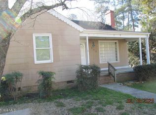 906 Glenn St, Lumberton, NC 28358