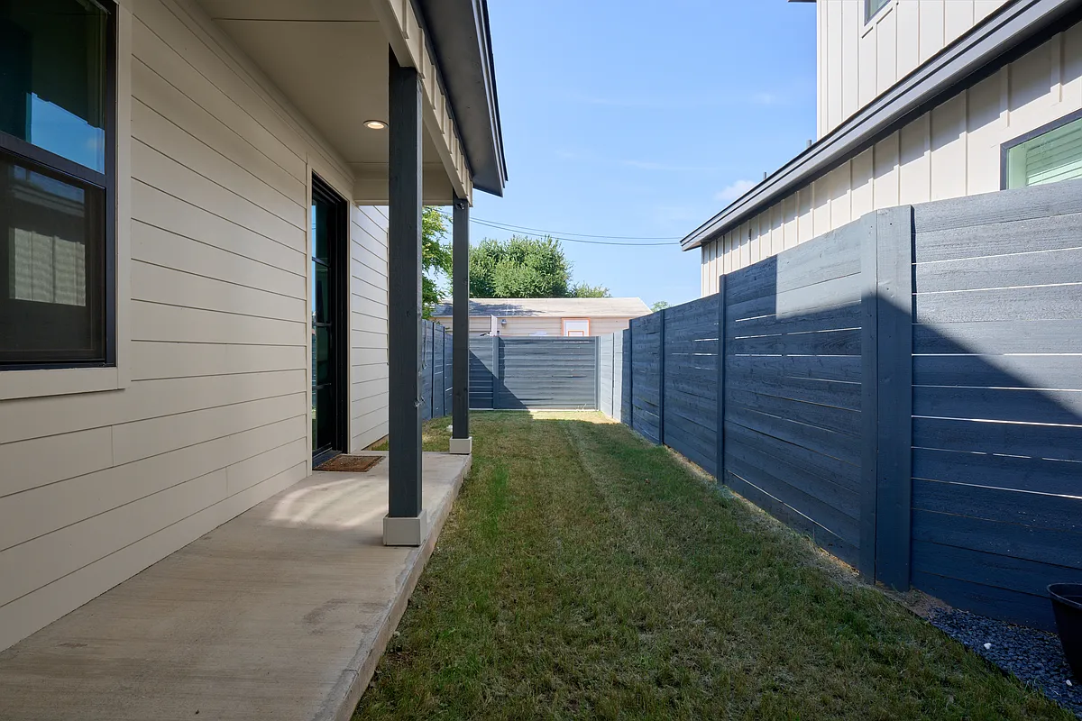 Building Photo - 4615 S 2nd St #2