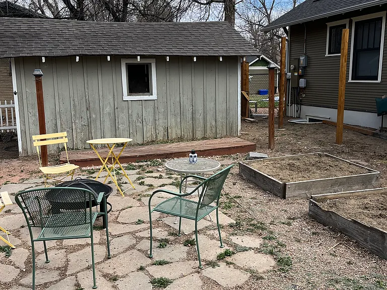 601 E Myrtle St — Photo 15