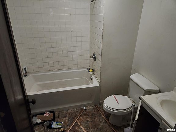 5th image of 2117 N Peoria Ave