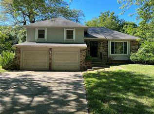 400 SE Sandstone Dr, Blue Springs, MO 64014