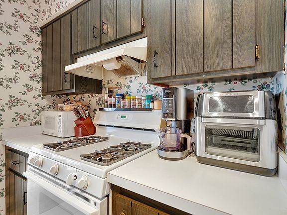 5th image of 4410 W 111th St APT 302