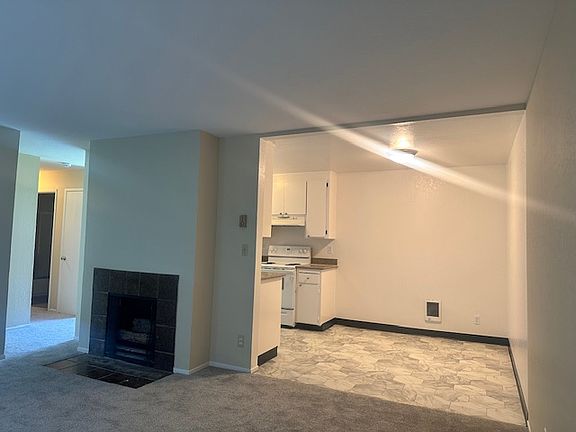 3rd image of 105-107 Poplar Ave #9
