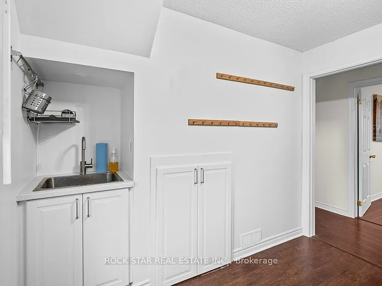 15 Melrose Ave N #UPPER — Photo 3
