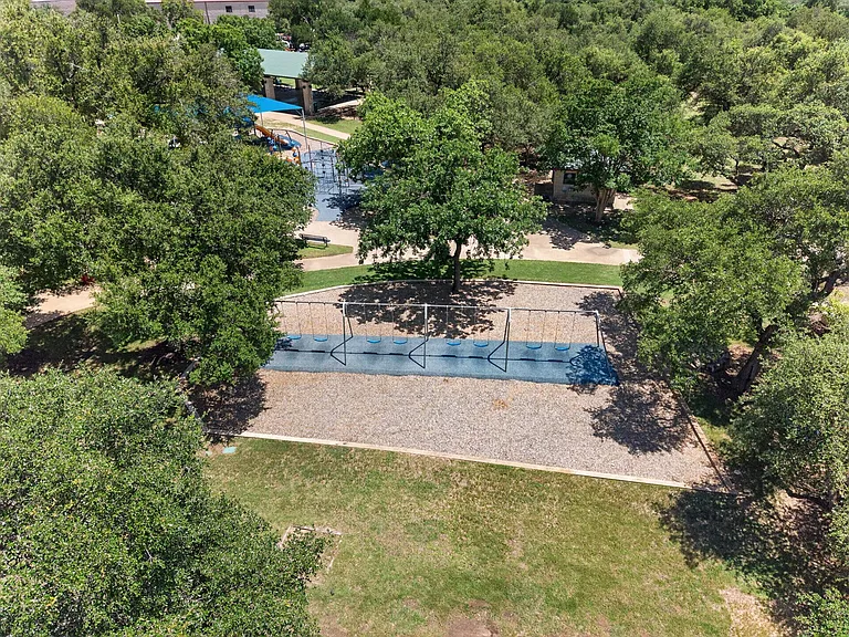 2712 Buckeye Trl — Photo 32
