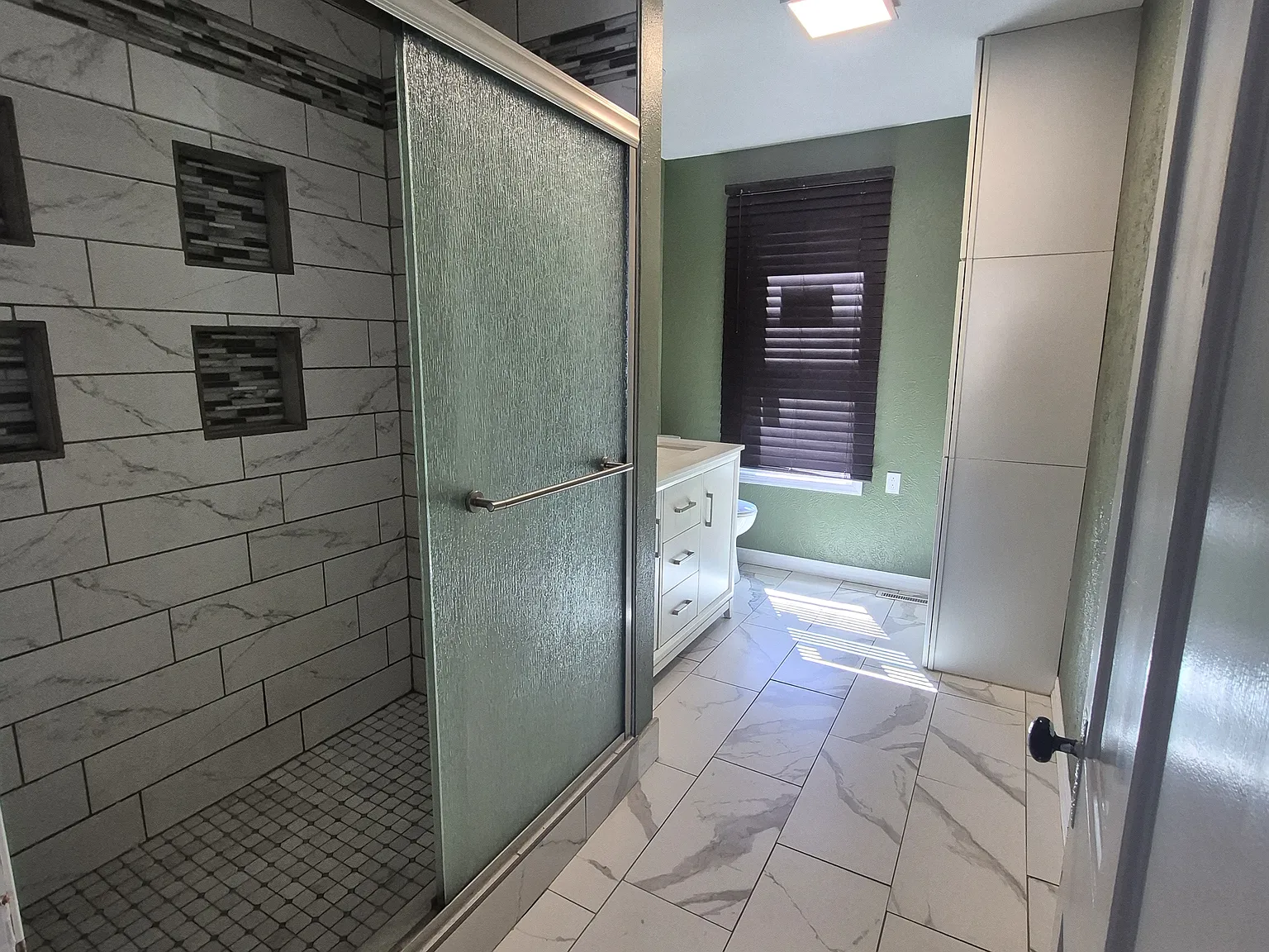 3 bed, 1.5 bath, 1728 sqft, $1,250 — Photo 2