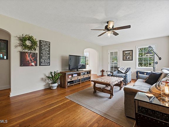 5th image of 4404 Fulton Dr