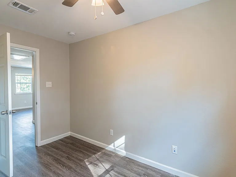 3102 Wentworth St #3 — Photo 12
