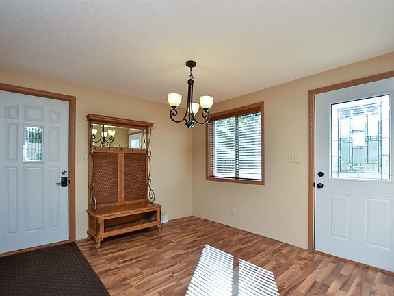 3rd image of 320 W Poplar St