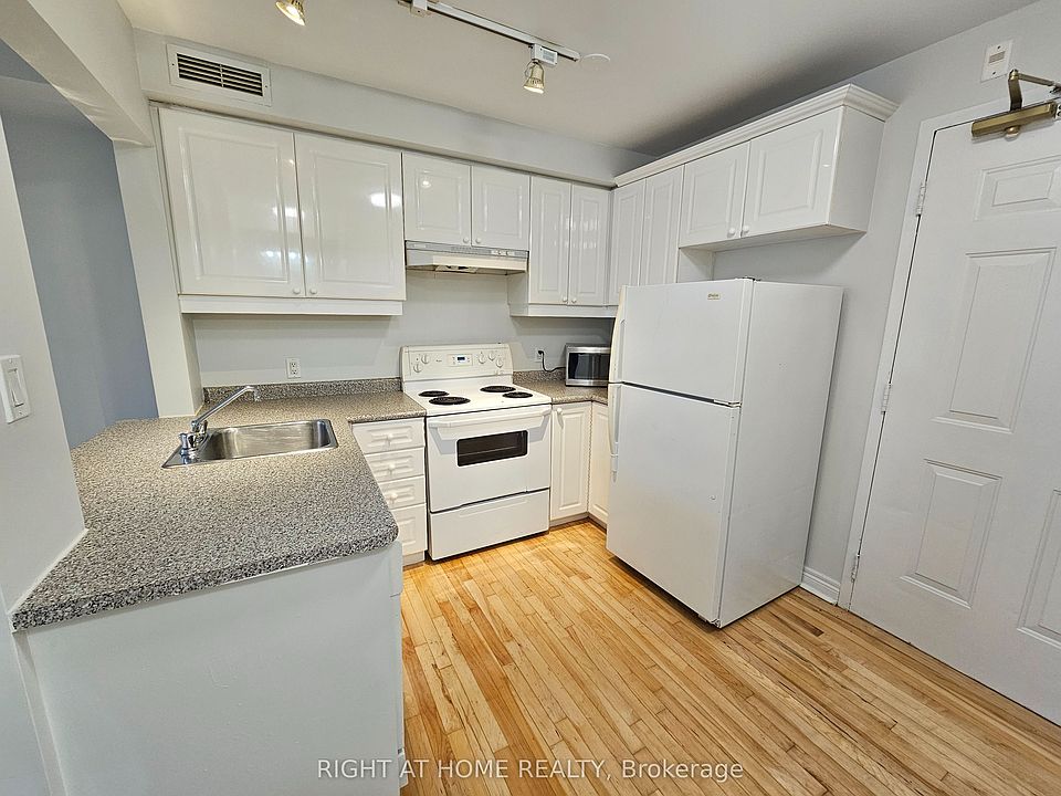 1st image of 524 Yonge St #201