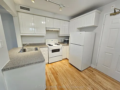 524 Yonge St #201 Photo 1 524 Yonge St #201 Photo 1