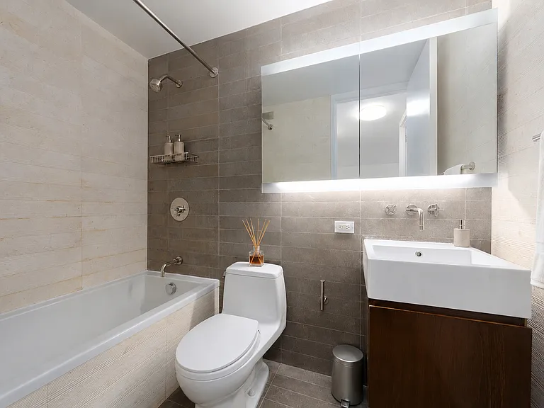 515 E 72nd St #11A — Photo 11