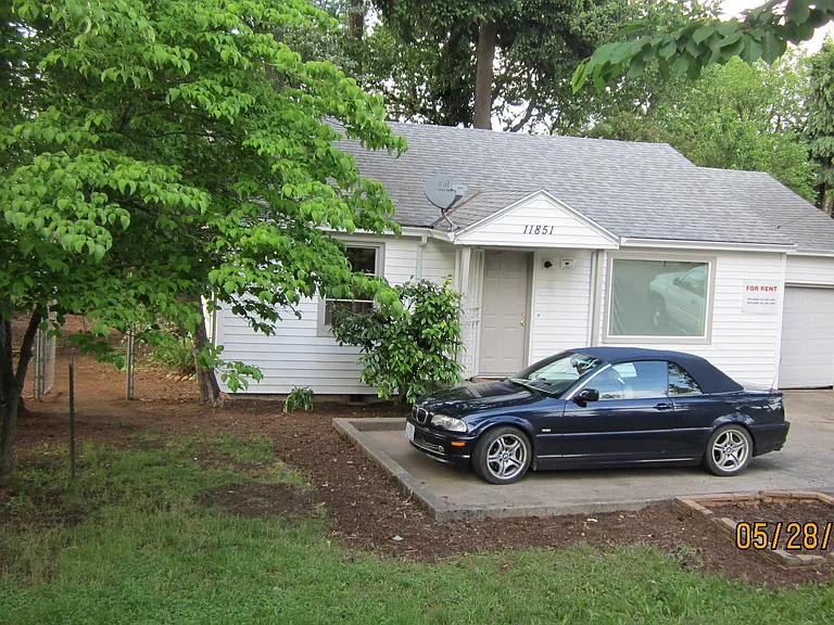 11851 E Burnside St — Photo 28