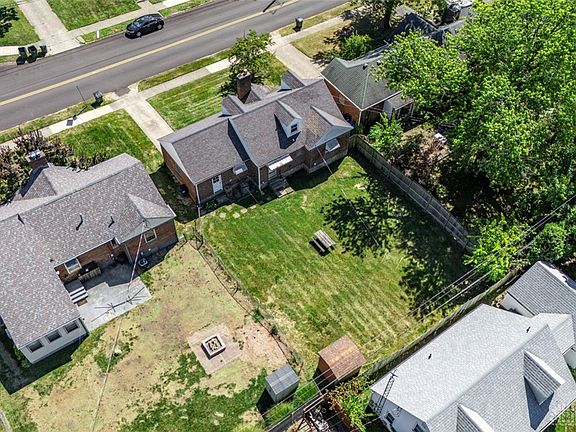 4th image of 1221 Irving Ave