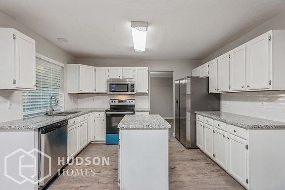 4th image of 16035 Lausanne Dr