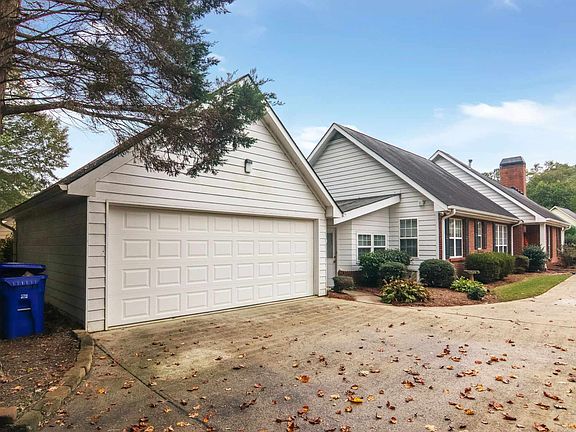 5th image of 135 Woodgate Dr