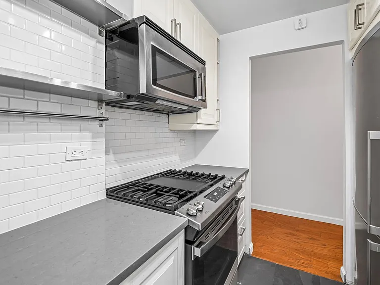 310 E 46th St #8U — Photo 9