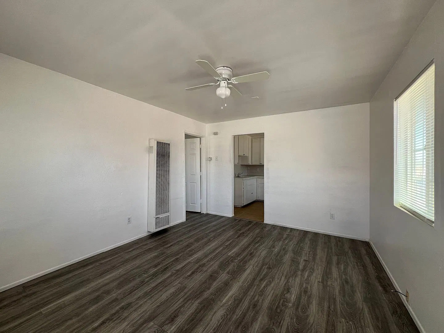 1 Bedroom 1 Bathroom House with Fenced Yard+ — Photo 3