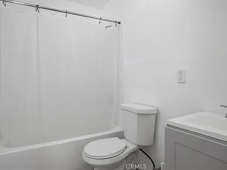 7542 White Oak Ave — Photo 19