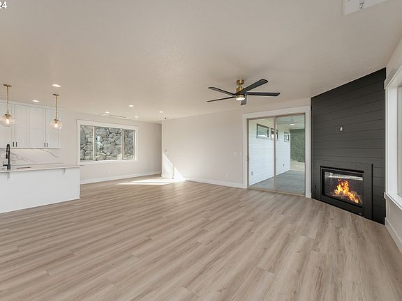 5th image of 900 Jewel Dr