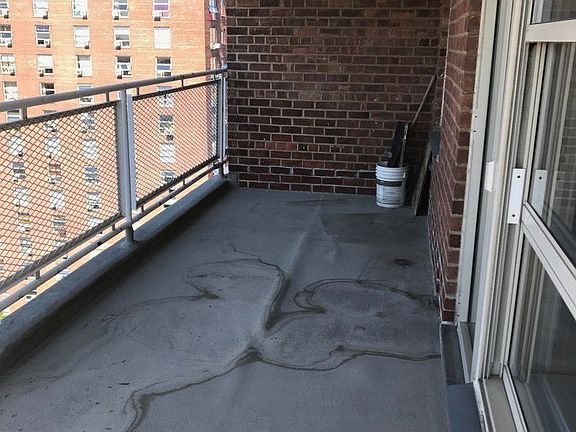 3rd image of 80 La Salle St APT 19F