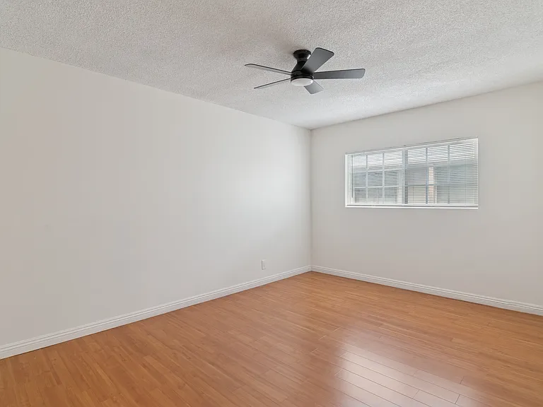 927 N Louise St #4 — Photo 5