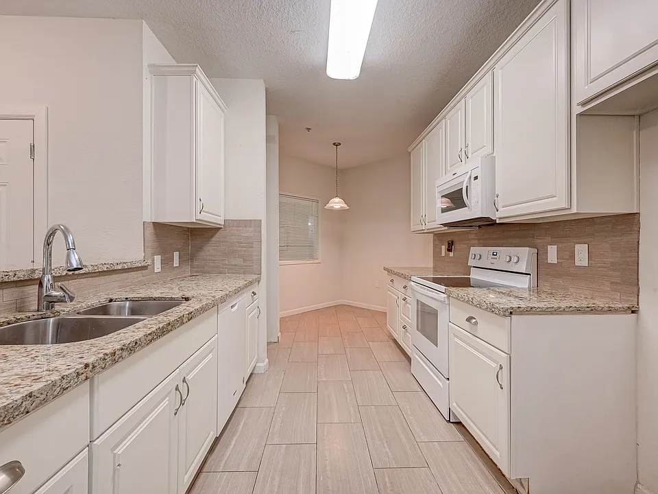 2803 Kings Crossing Dr #112