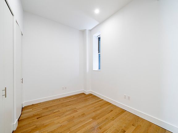 4th image of 321 W 37th St APT 5F
