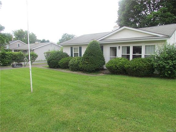 2nd image of 28 Briarwood Cres