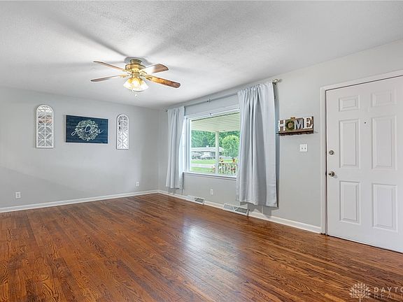 4th image of 6531 Lorraine Dr