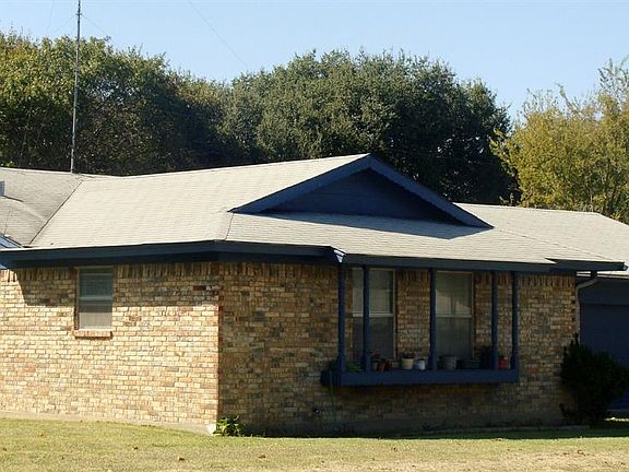 2nd image of 813 S Avenue N