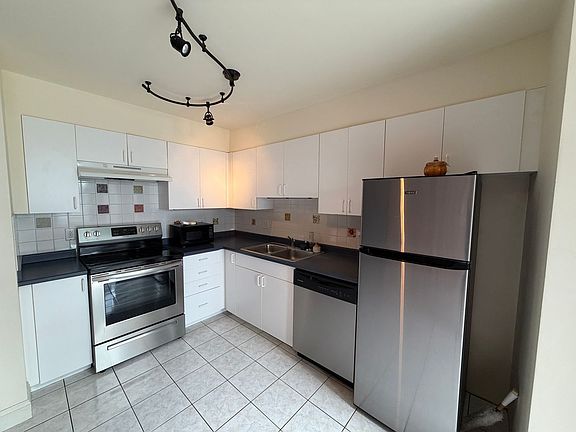 3rd image of 172 Middle St APT 506