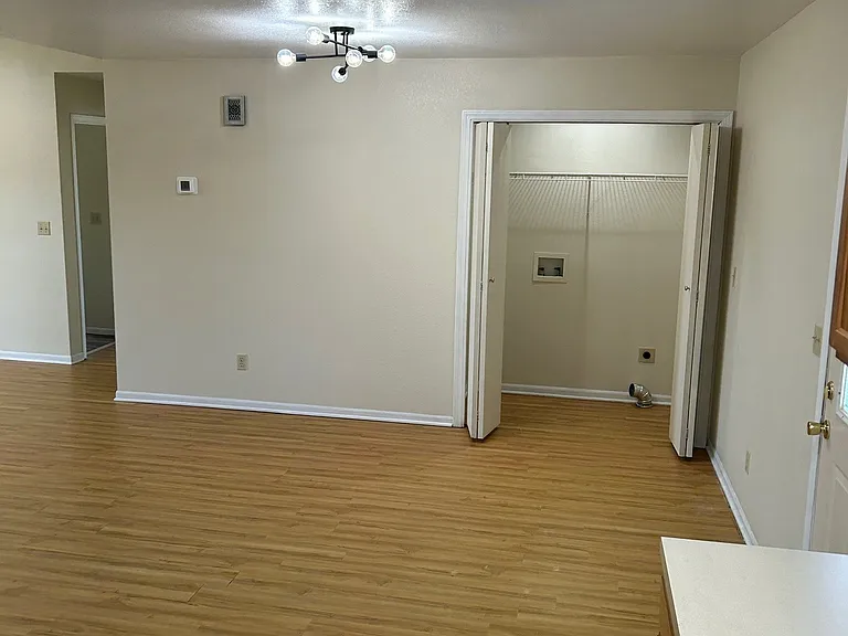 6888 Boston Dr — Photo 10