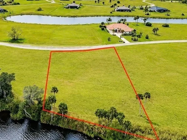 2048 Silk Bay Blvd, Alva, FL 33920