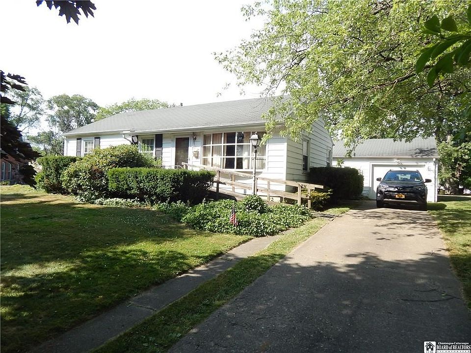 1st image of 210 Franklin Ave