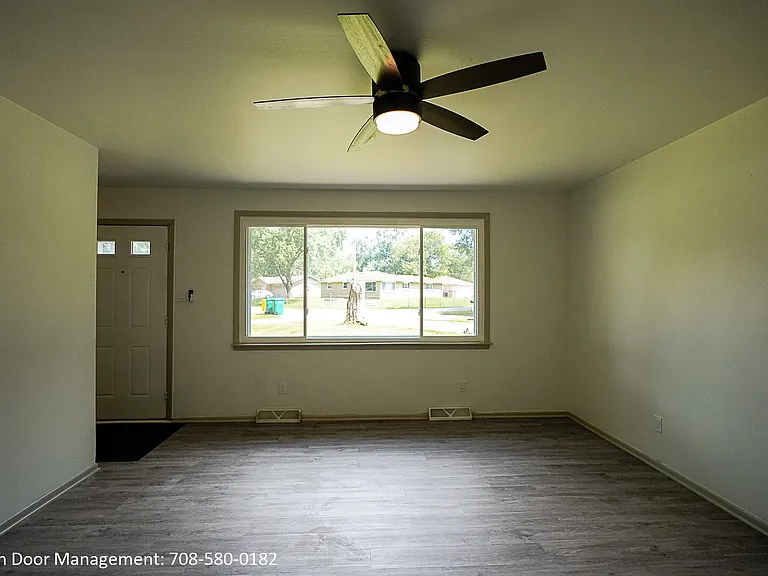 1703 Pinewood Ln #1703 — Photo 5