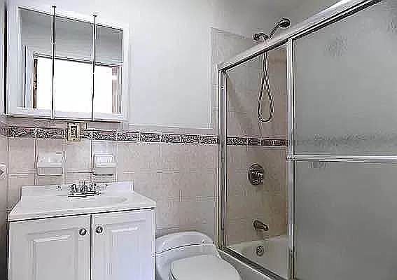 5th image of 71 Clermont Ave #2A