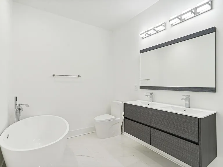 1111 K St NE #2 — Photo 16