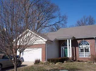 904 Oak Knoll Manor Dr, Saint Louis, MO 63119