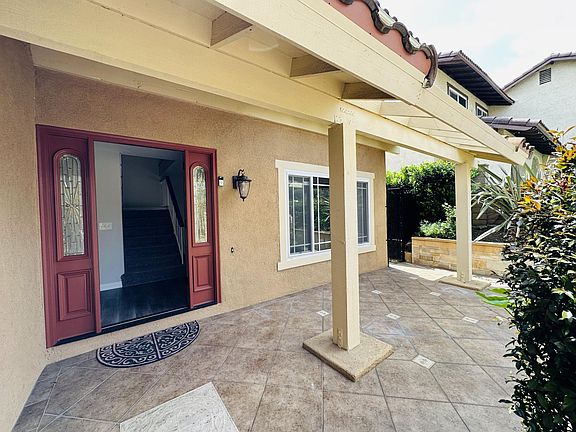 4th image of 909 W Suffolk Ave