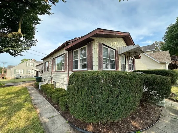 290 S Broadway St, Coal City, IL 60416