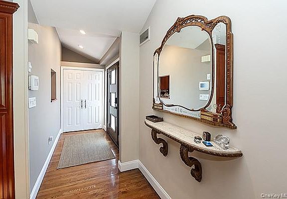 3rd image of 32 Randy Ln