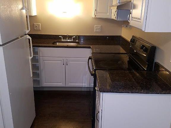 4th image of 7624 Manor Cir APT 202
