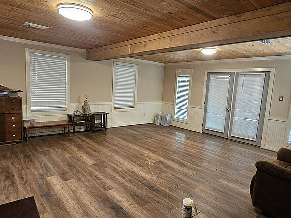 2nd image of 509 Hillcrest Dr